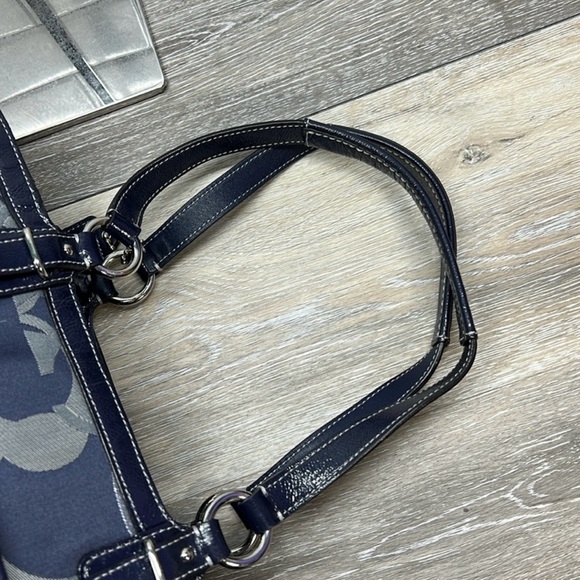 Coach Gallery Optic Navy Shoulder Bag in GUC! - Picture 8 of 9